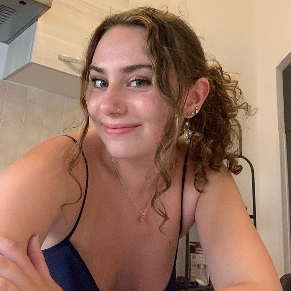 Meet your Posher, Sophia - Picture 1 of 1